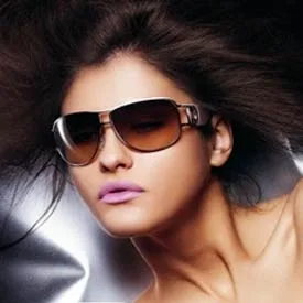 Woman in large brown-tint sunglasses